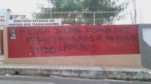Muro do diretório estadual do PT em São Luís, amanheceu pichado