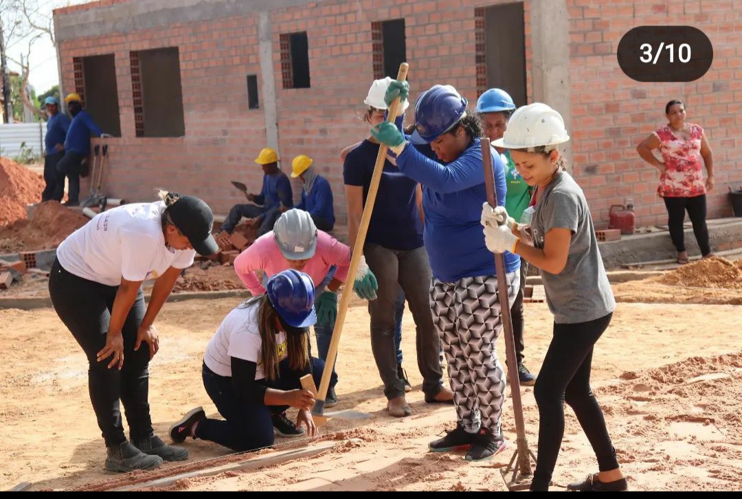 Programas de aceleração abrem espaço para mulheres na construção civil -  DiversEM - Estado de Minas