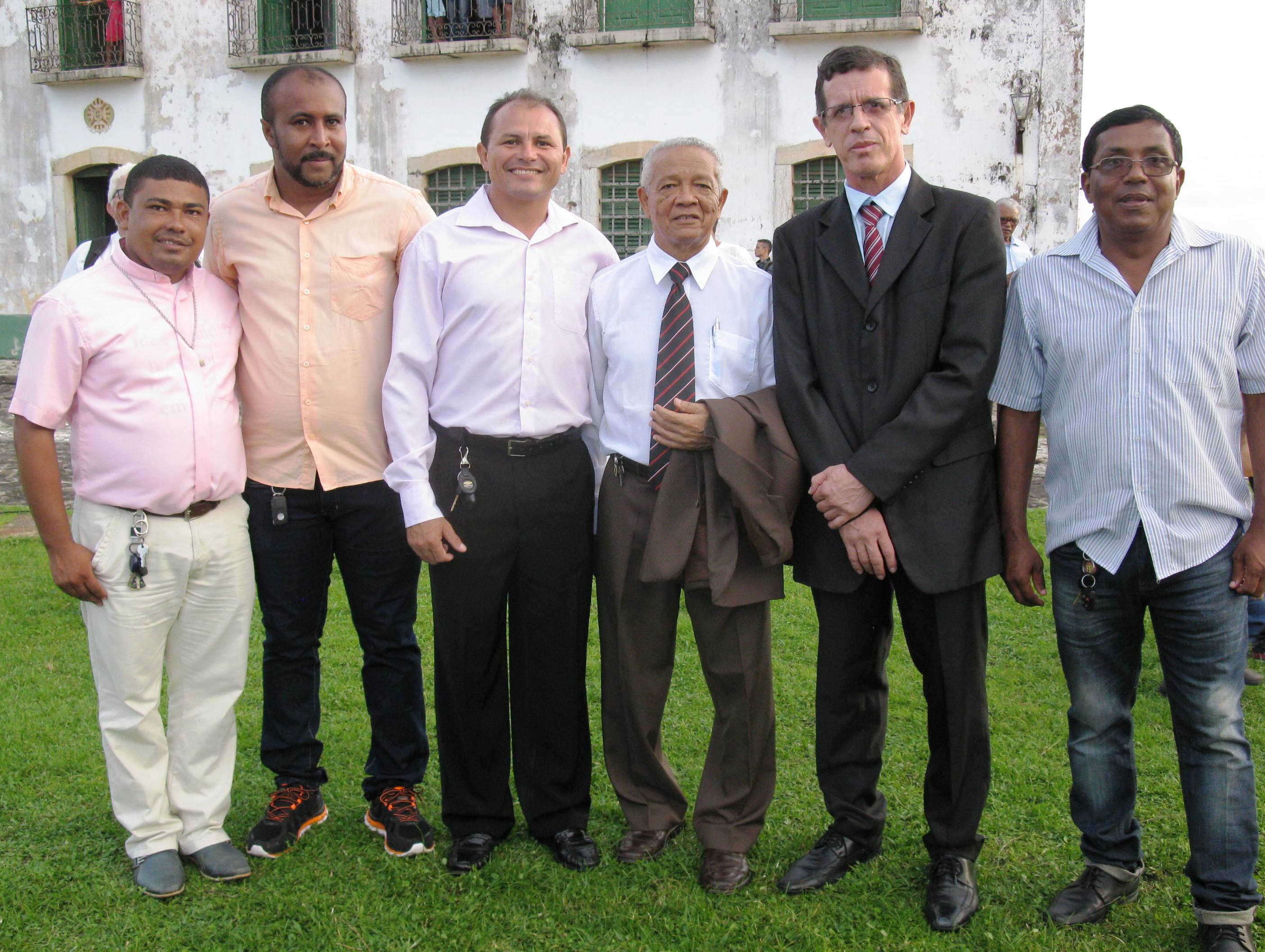 Prefeito Araken prestigia o maior casamento comunit rio de